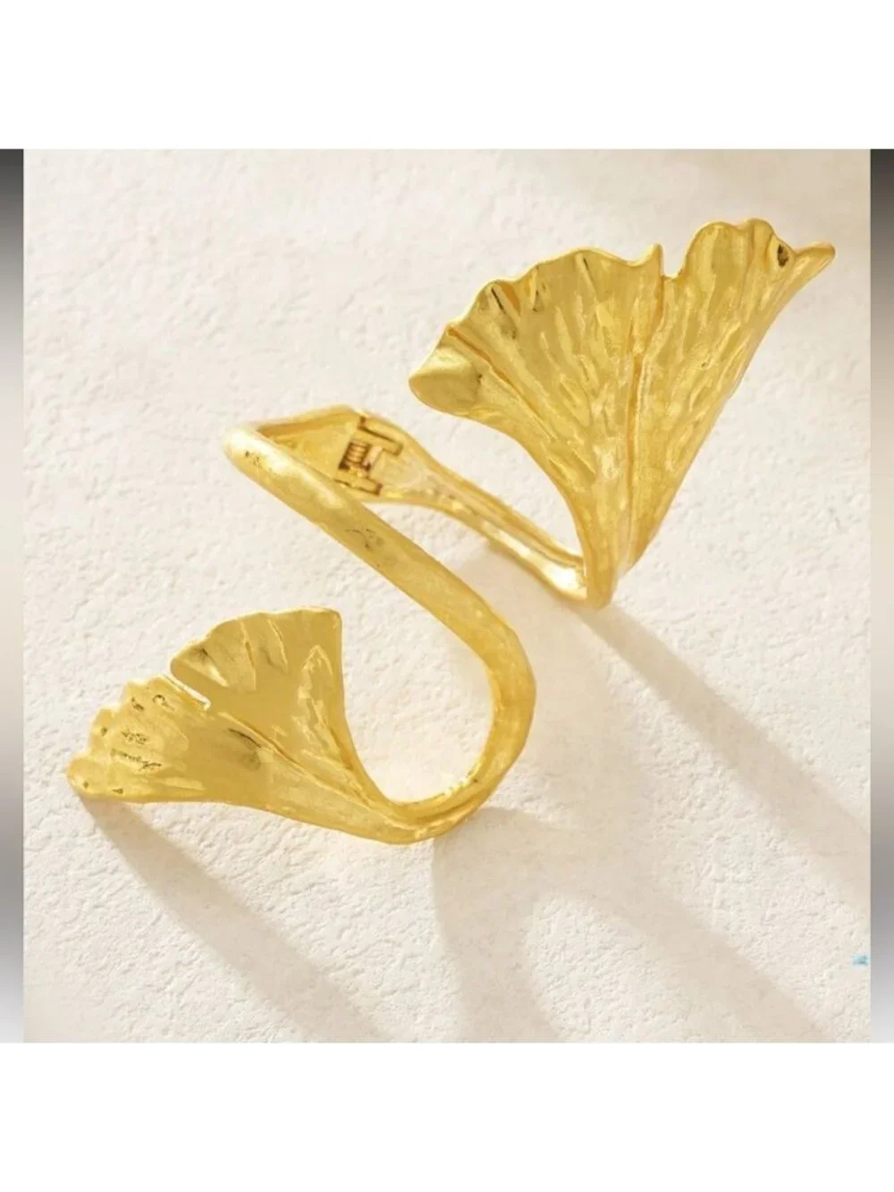 Elegant Gold Leaf Cuff Bracelet Q342